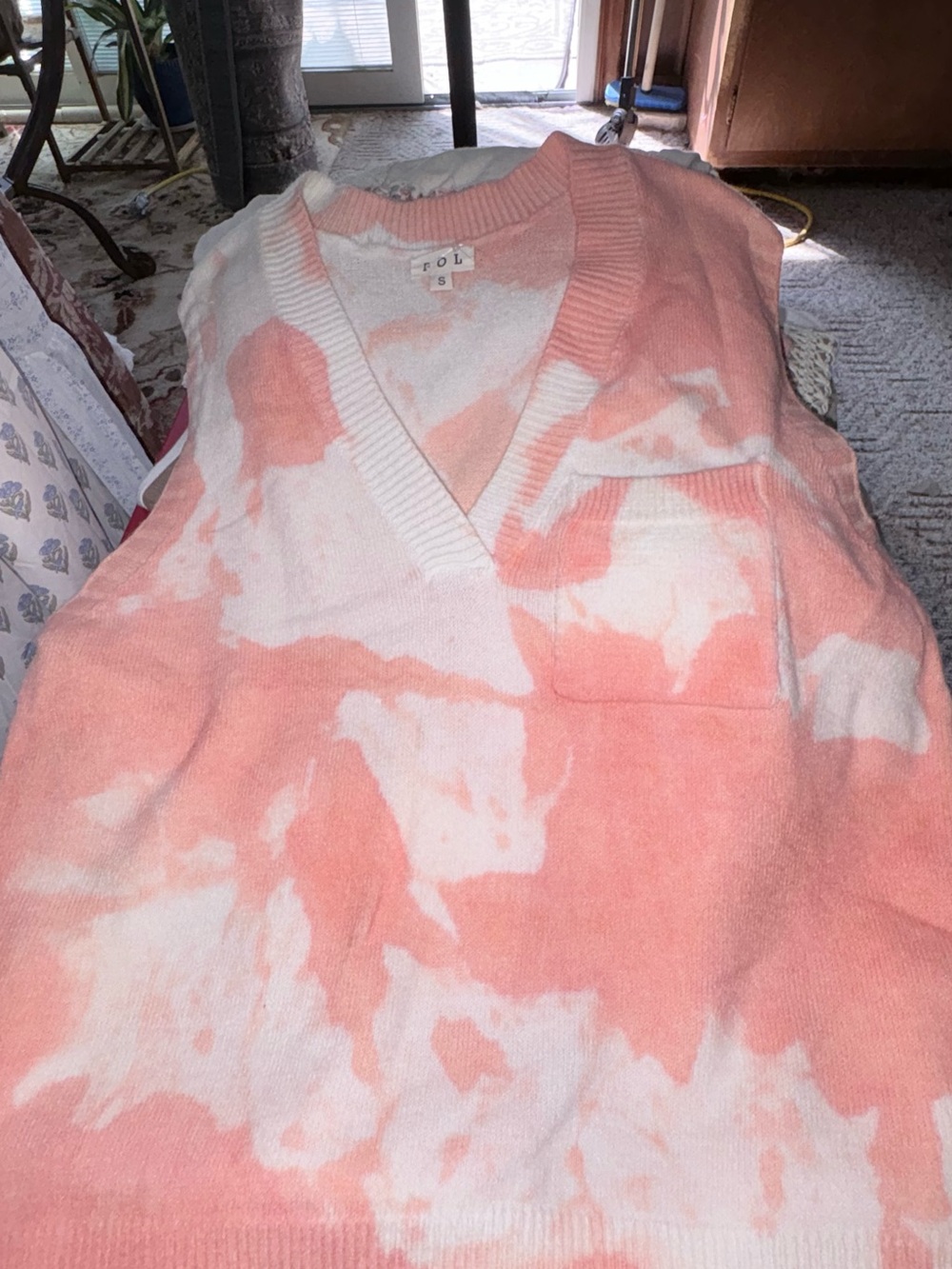 POL Peach and White Tie-Dye V-Neck Sleeveless Sweater Vest